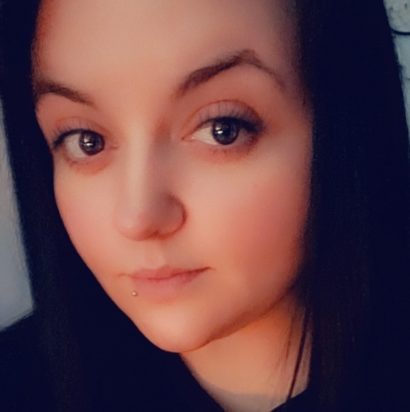 Meet your Posher, Bethany - Picture 2 of 2